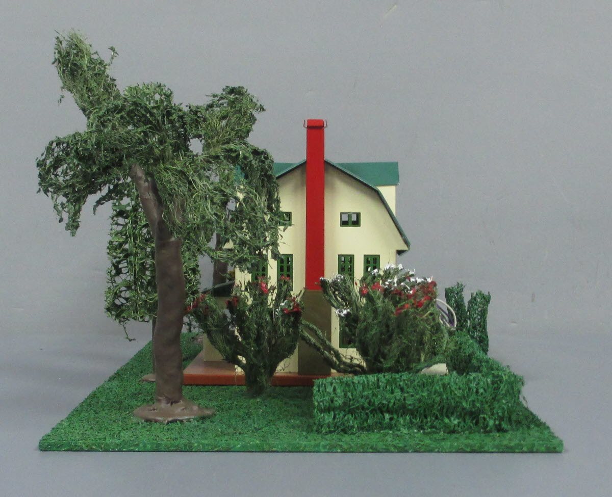 Lionel 11-90074 O #912 Suburban Home Scenic Plot w/ #189 Villa Ivory & Peacock NIB