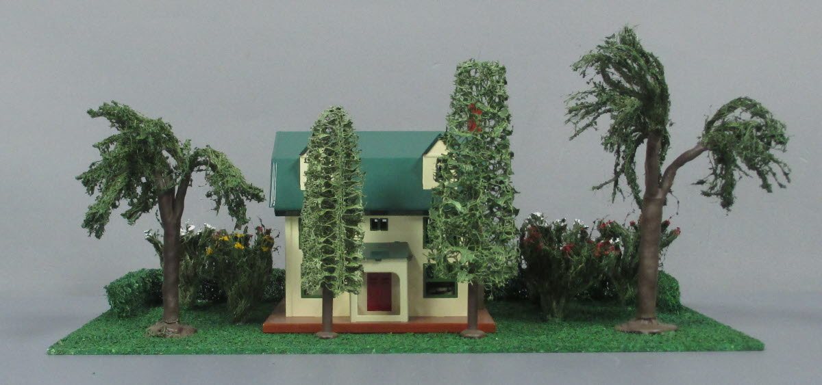 Lionel 11-90074 O #912 Suburban Home Scenic Plot w/ #189 Villa Ivory & Peacock NIB