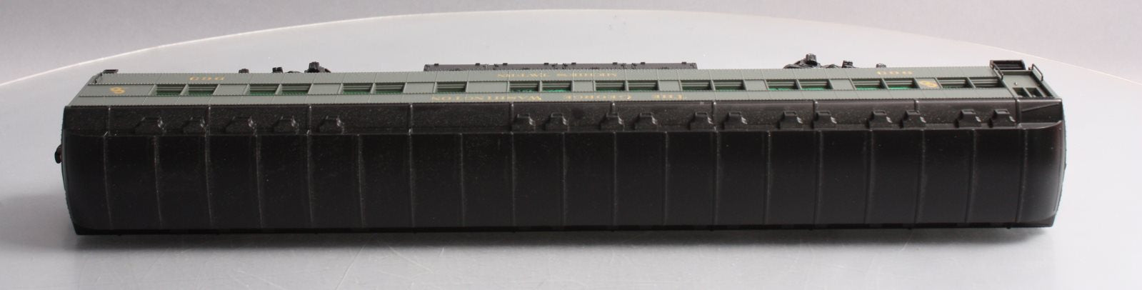 Lionel 6-15575 O C&O The George Washington Heavyweight Station Sounds Diner Car