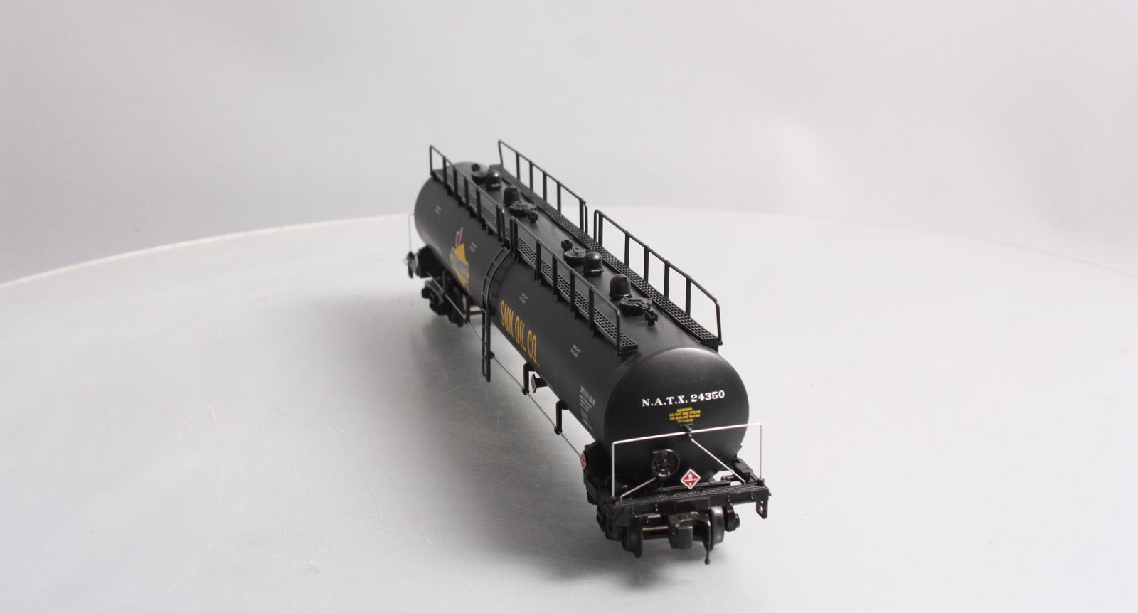 MTH 20-96727 O Sunoco 20,000-Gallon 4-Compartment Tank Car #24350