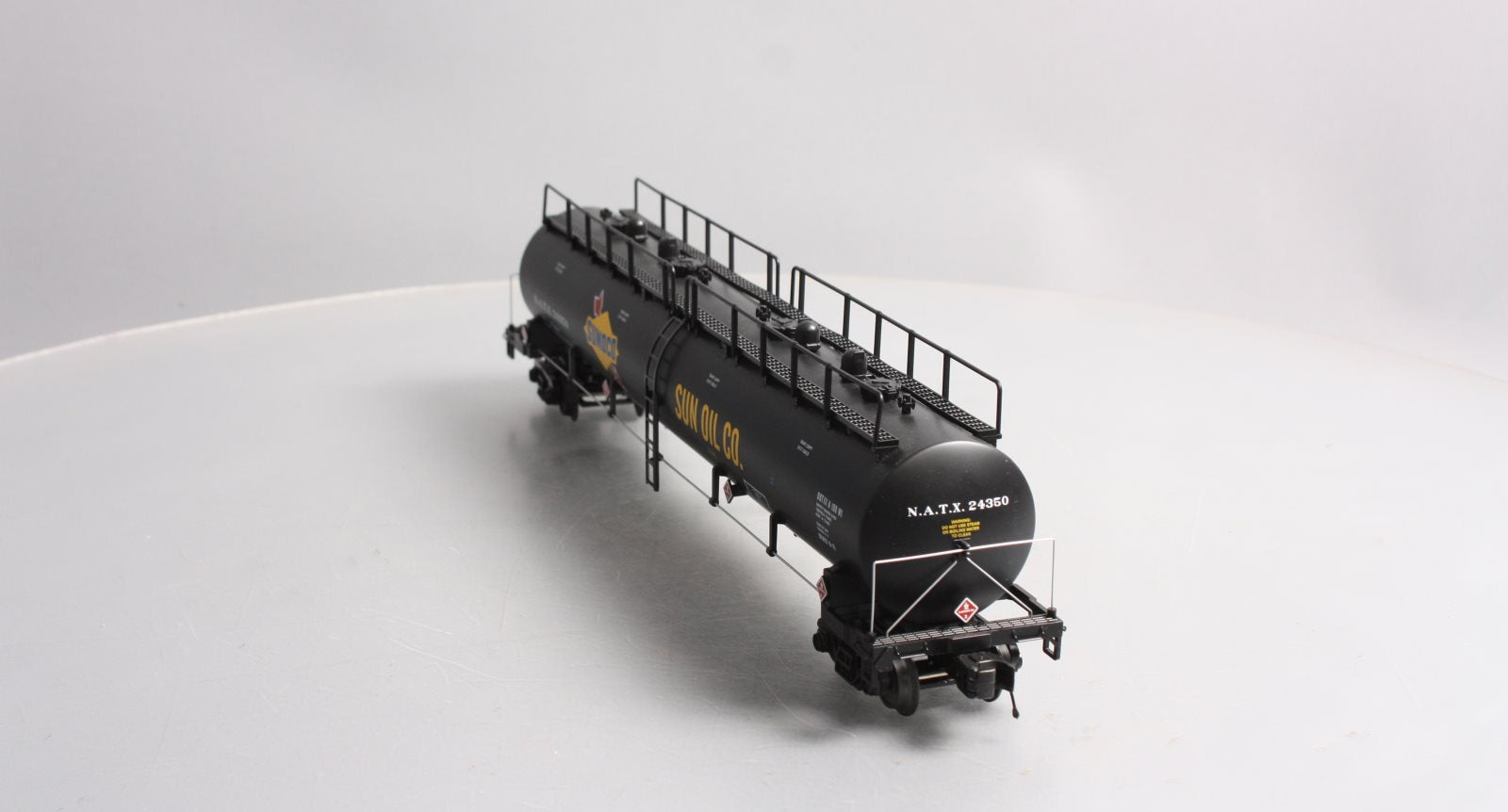 MTH 20-96727 O Sunoco 20,000-Gallon 4-Compartment Tank Car #24350
