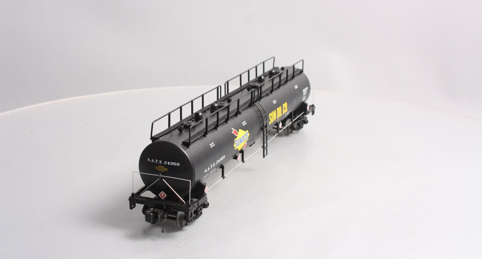MTH 20-96727 O Sunoco 20,000-Gallon 4-Compartment Tank Car #24350