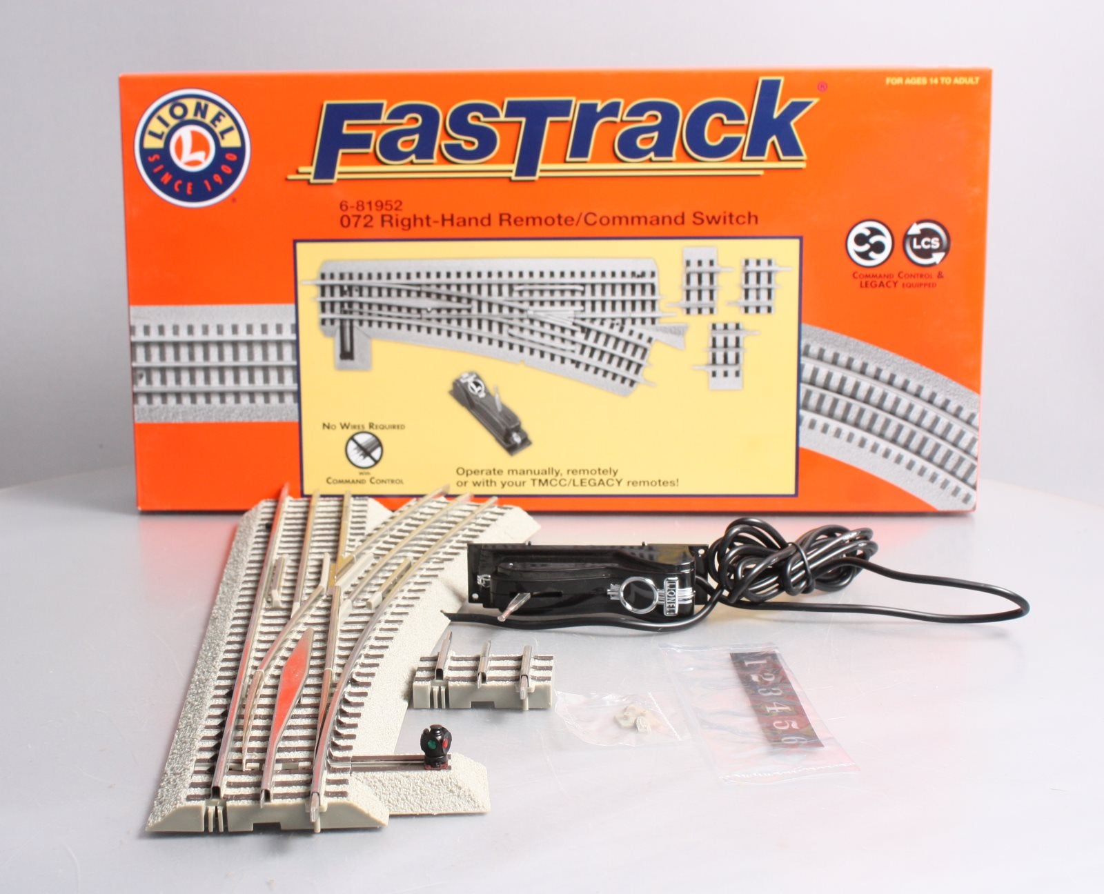 Lionel 6-81952 O-72 Right Hand Fastrack Remote/Command Switch Turnout LN/Box