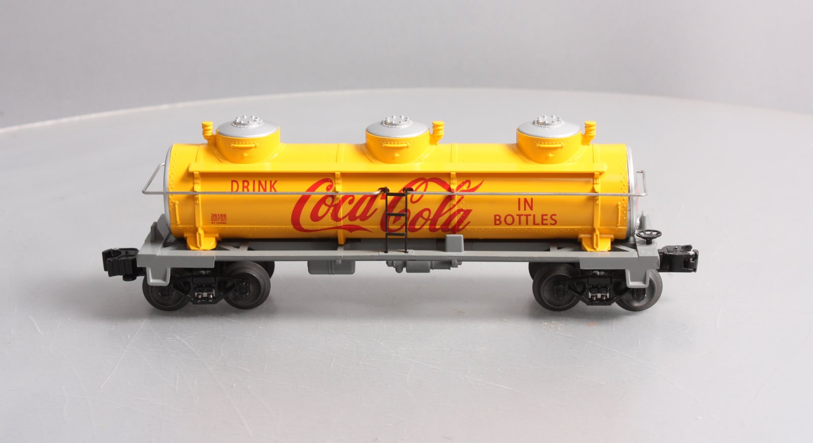 Lionel 6-36169 O Coca Cola 3-Dome Tank Car