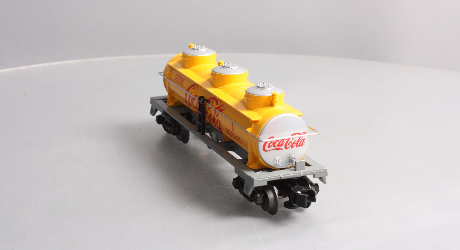 Lionel 6-36169 O Coca Cola 3-Dome Tank Car
