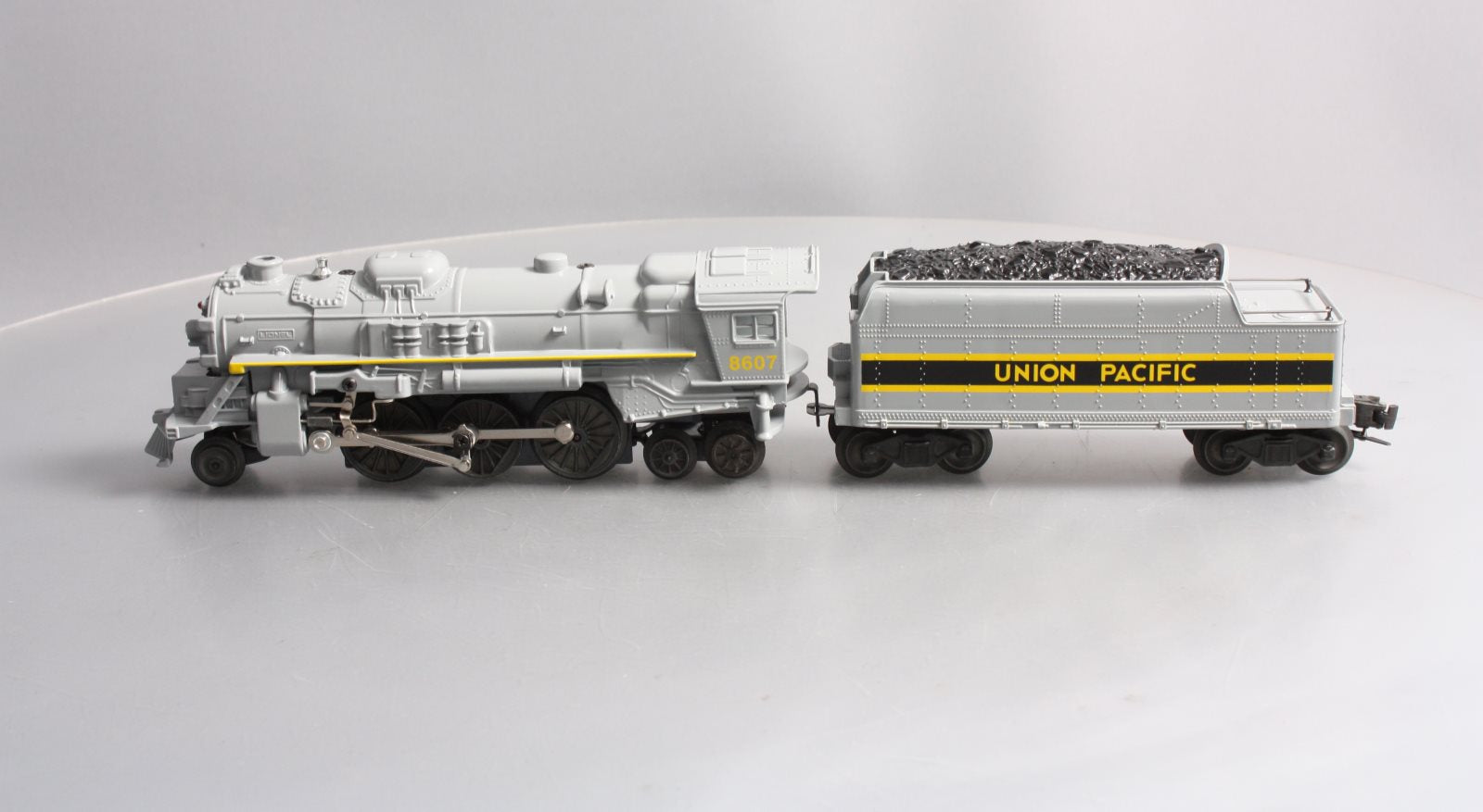 Lionel 6-18607 O Union Pacific 2-6-4 Gray Steam Locomotive &Tender #8607 EX/Box