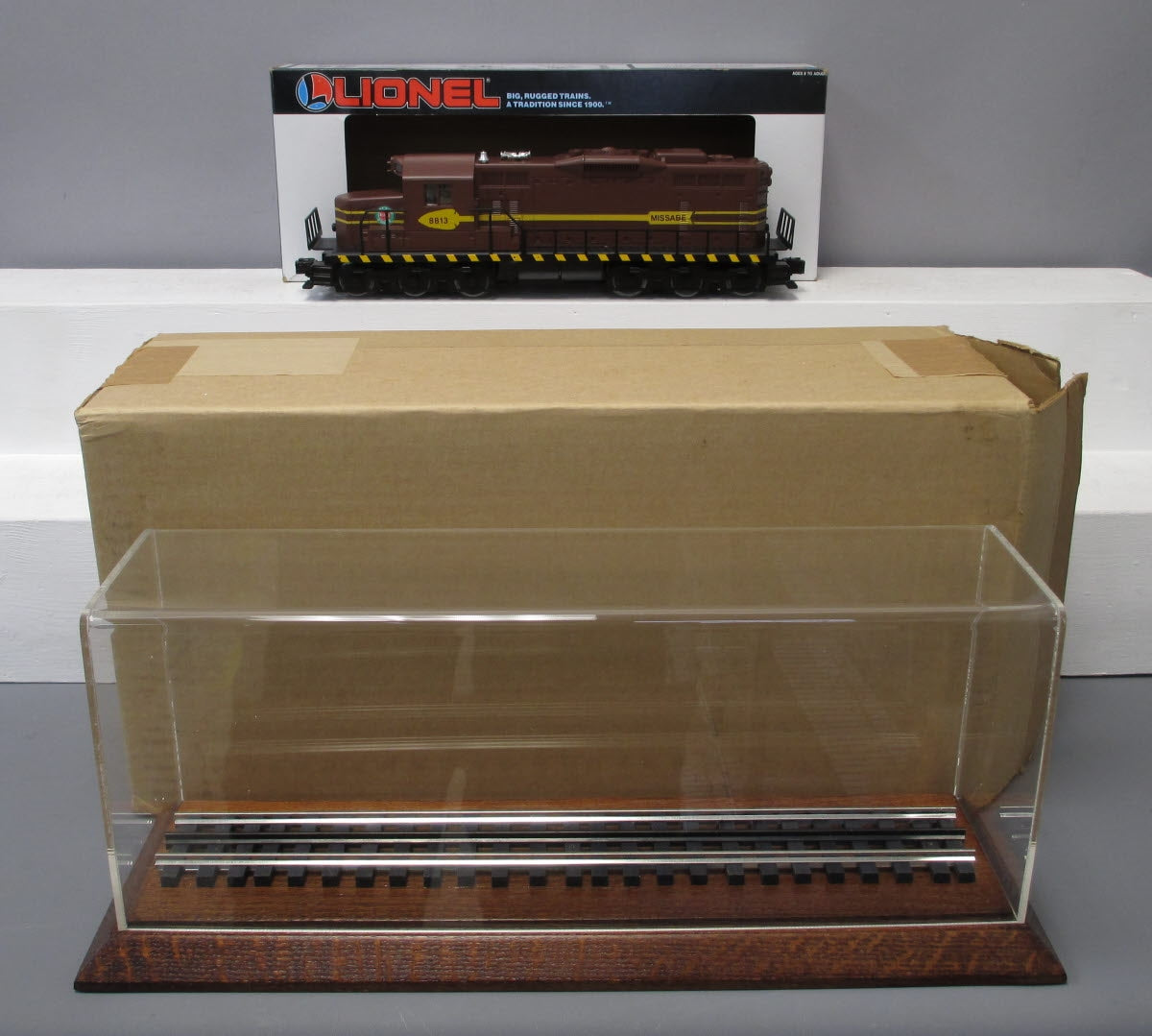 Lionel 6-18813 DM&IR SD-18 Diesel Locomotive W/ Display Case #8813 LN/Box