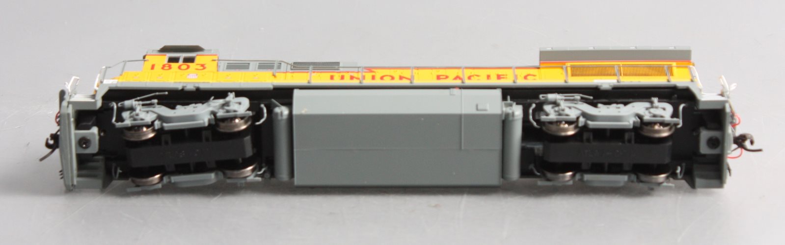Atlas 7269 HO Union Pacific Dash 8-40B Diesel Locomotive Standard DC #1803