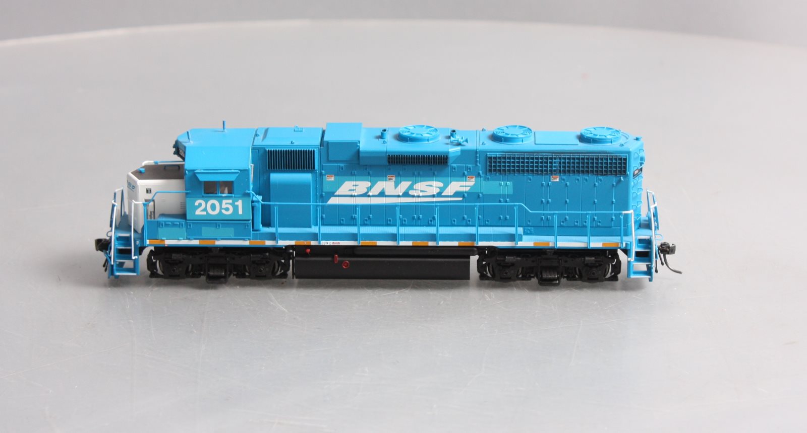 Atlas 10002361 HO BNSF GP38 Low Nose Diesel Locomotive #2051 (Silver Series)