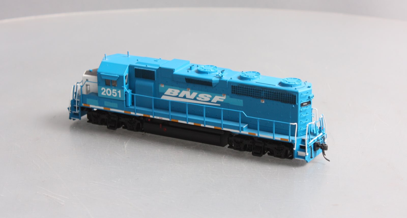 Atlas 10002361 HO BNSF GP38 Low Nose Diesel Locomotive #2051 (Silver Series)
