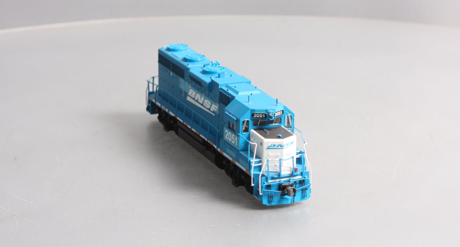 Atlas 10002361 HO BNSF GP38 Low Nose Diesel Locomotive #2051 (Silver Series)
