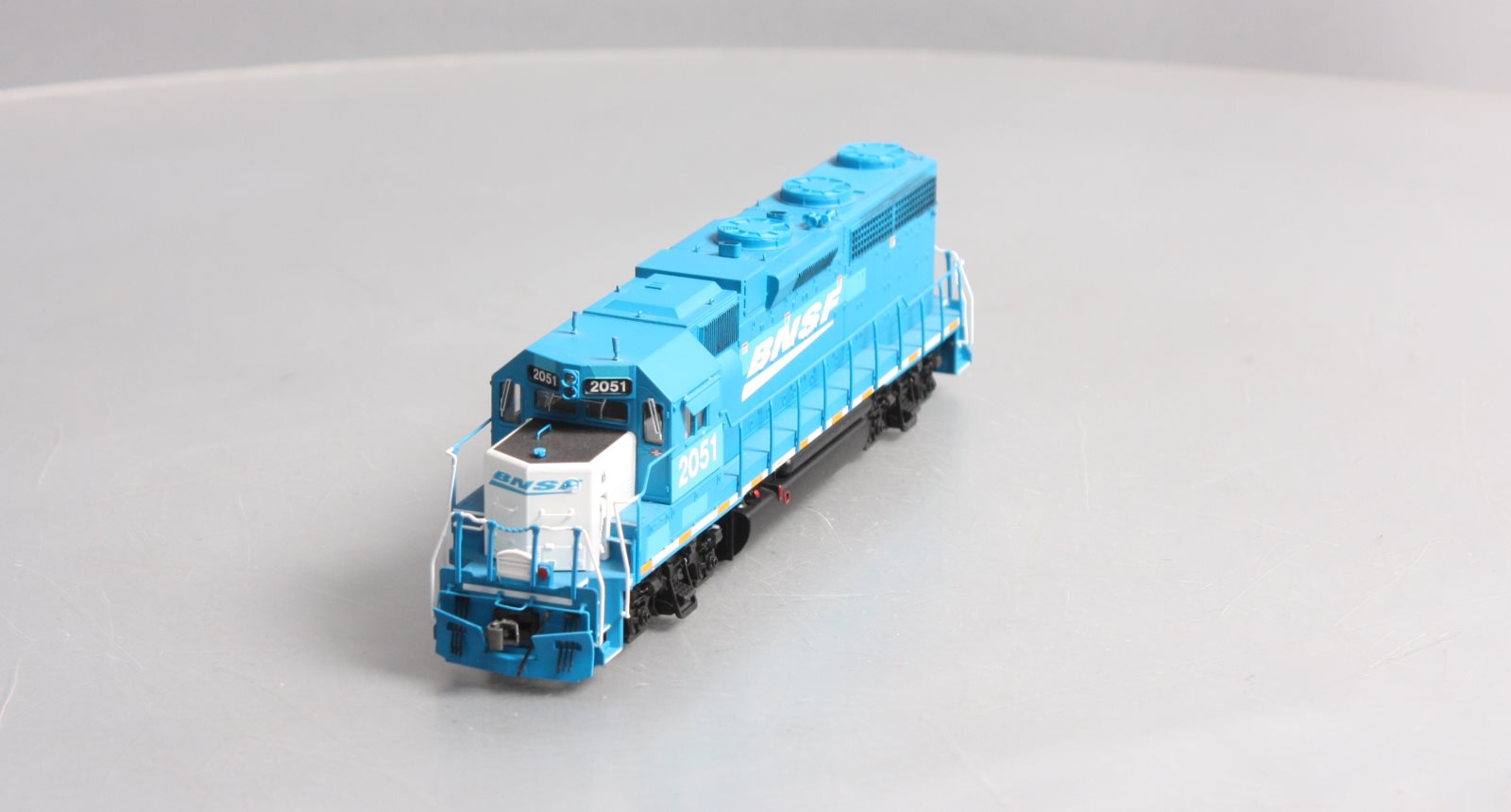 Atlas 10002361 HO BNSF GP38 Low Nose Diesel Locomotive #2051 (Silver Series)