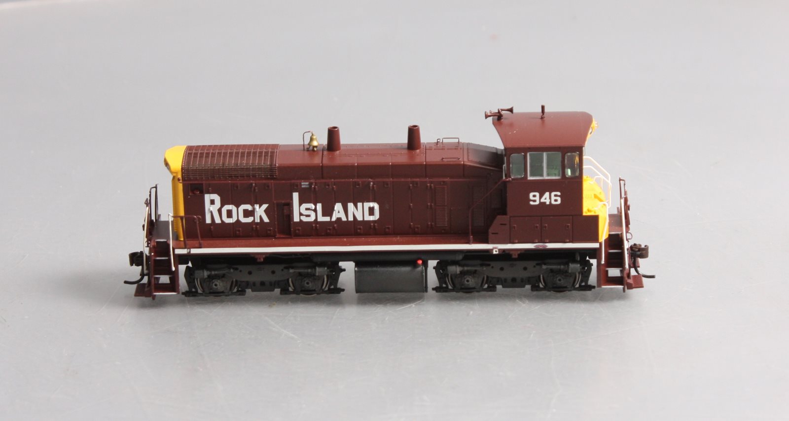 Athearn 95851 HO Rock Island SW1500 Diesel Locomotive #946