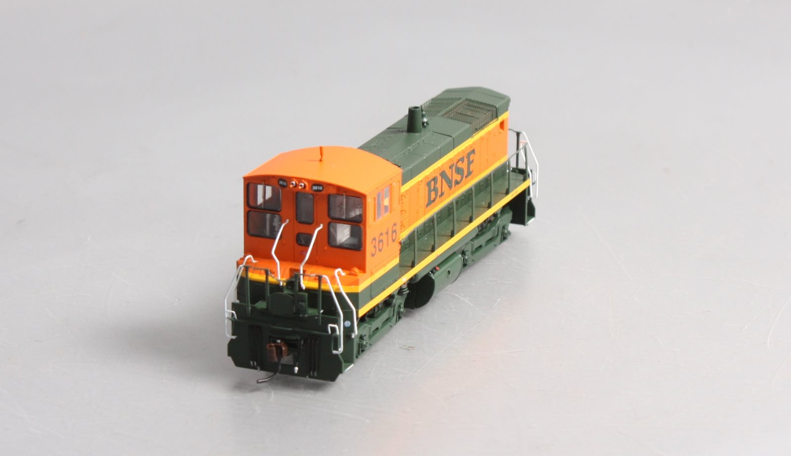 Athearn 95806 HO BNSF/Heritage I SW1000 Diesel Locomotive #3616