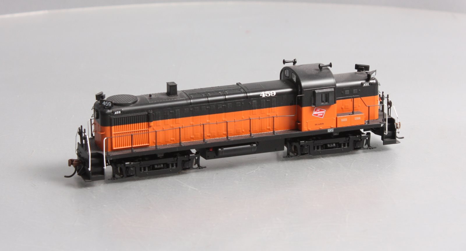 Roundhouse 96865 HO Milwaukee Road RS-3 Diesel Locomotive #459