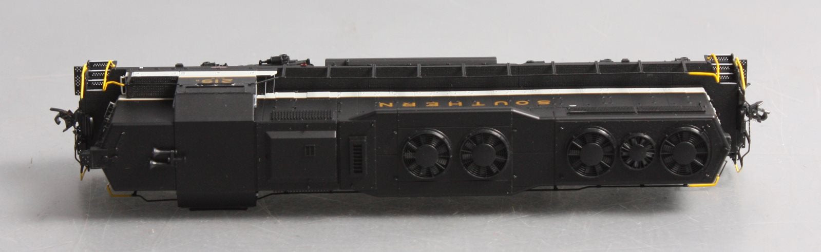 Atlas 10001056 HO Southern SD35 High Nose Diesel Locomotive #219