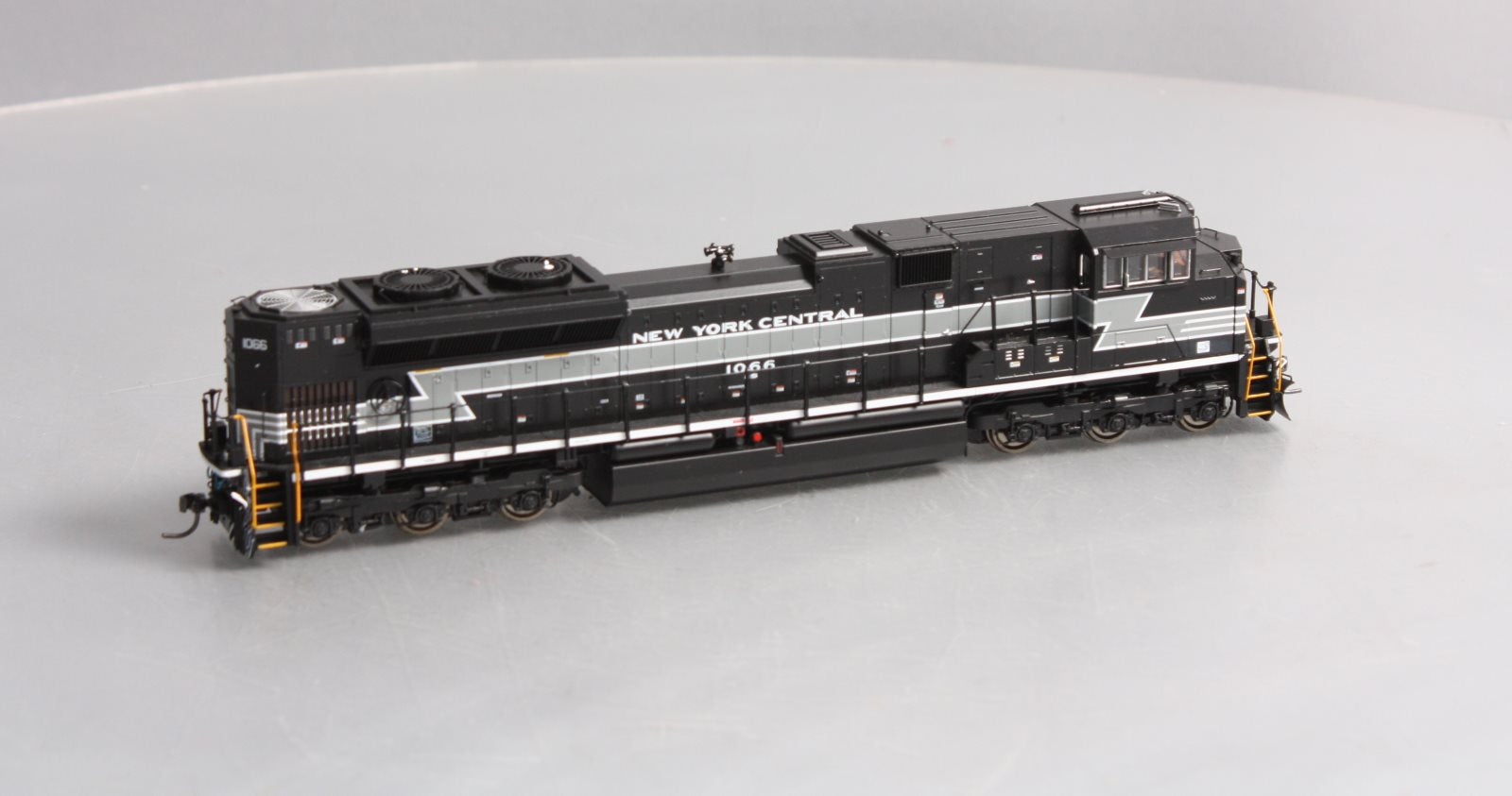 MTH 80-2243-0 HO NYC Diesel Locomotive #1066