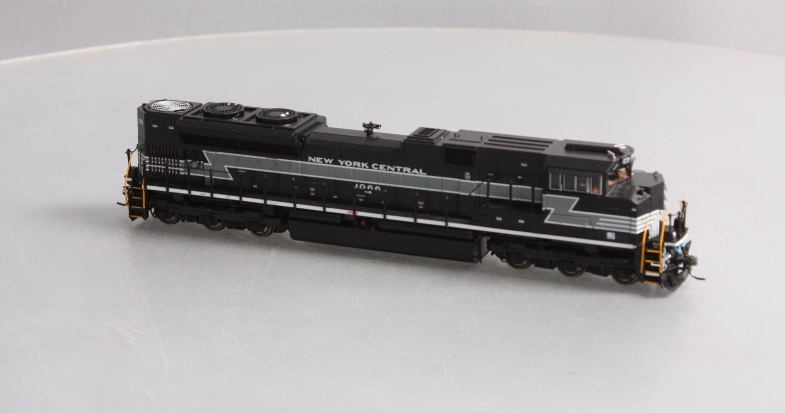 MTH 80-2243-0 HO NYC Diesel Locomotive #1066