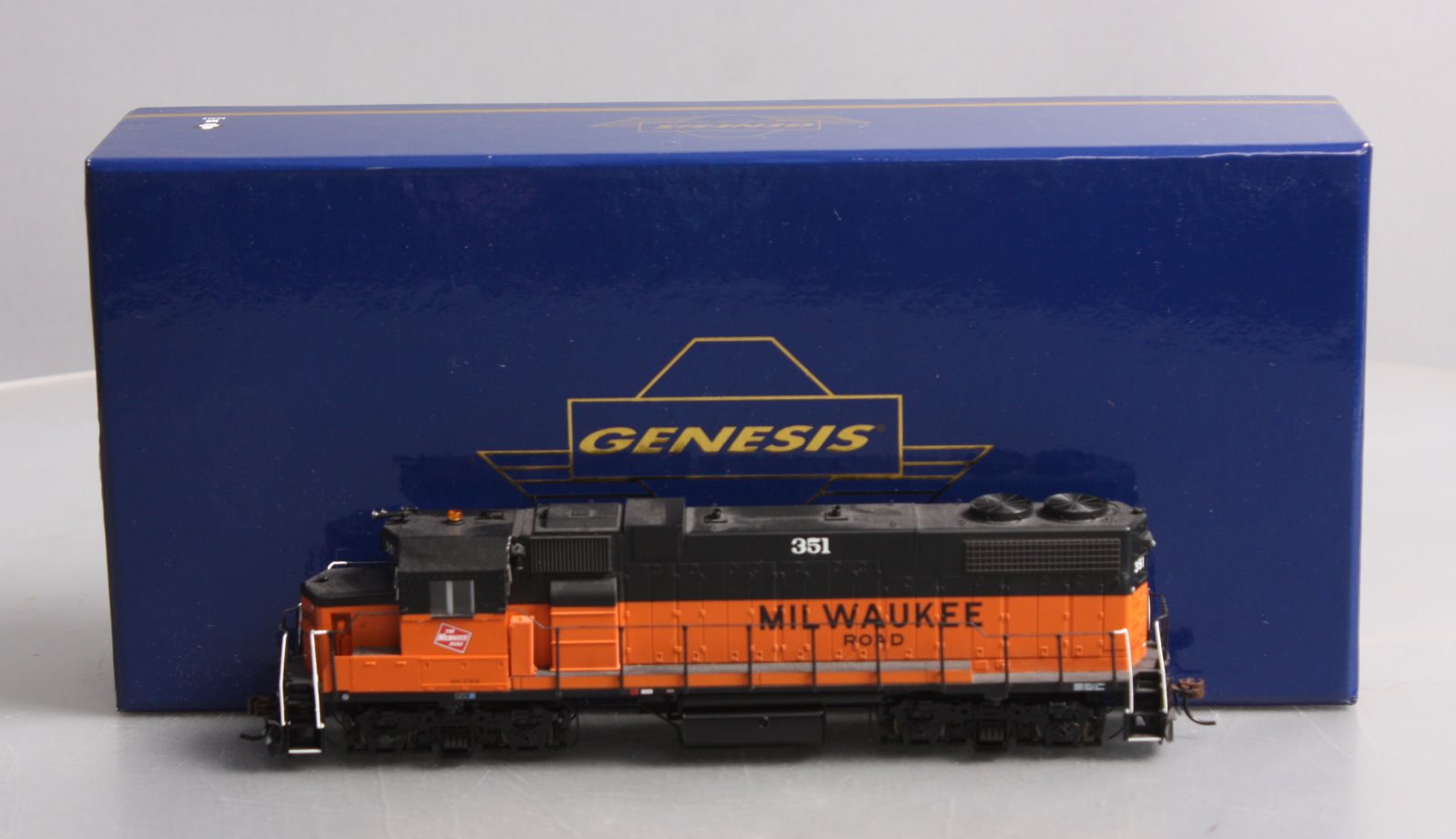 Athearn G40520 HO Milwaukee GP38-2 Diesel Locomotive #351 LN/Box