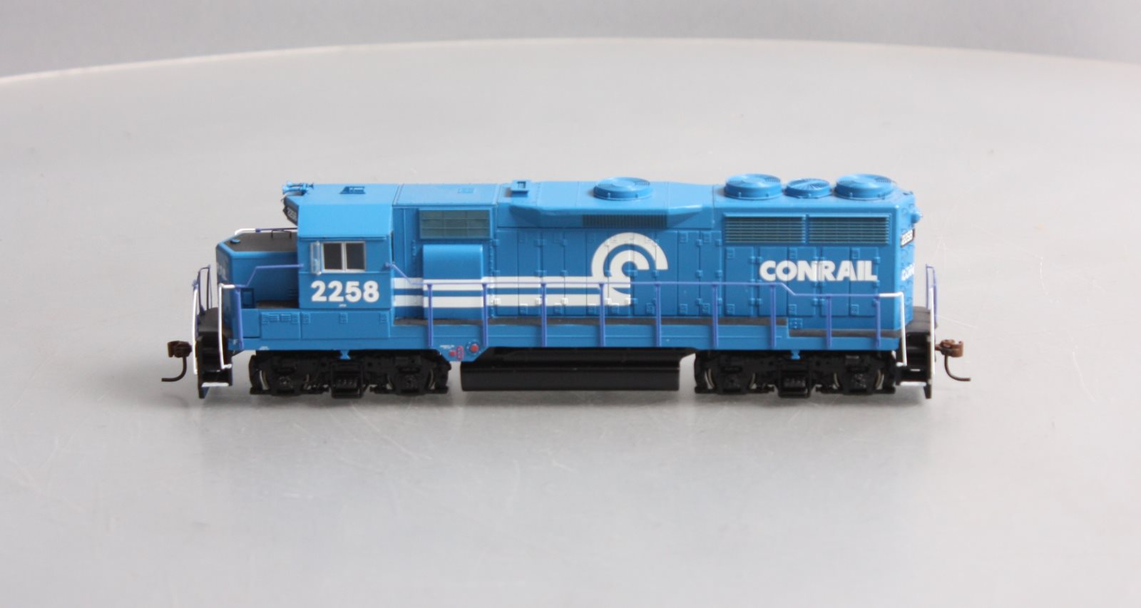 Athearn 96027 HO Conrail Ready to Run GP35 Diesel Locomotive #2258