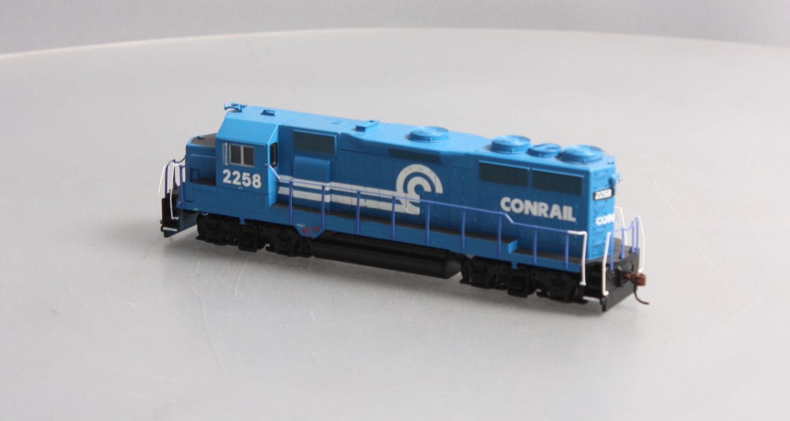 Athearn 96027 HO Conrail Ready to Run GP35 Diesel Locomotive #2258