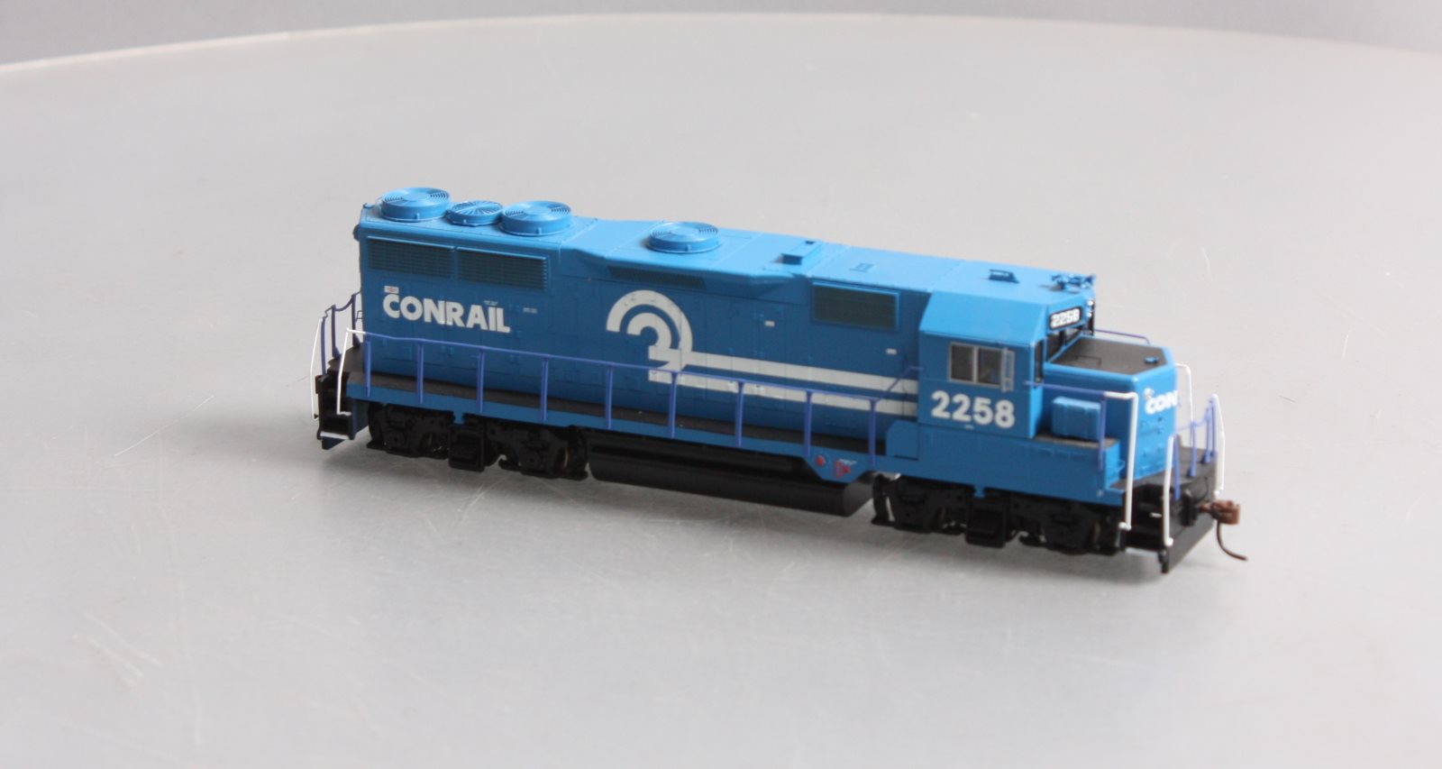 Athearn 96027 HO Conrail Ready to Run GP35 Diesel Locomotive #2258