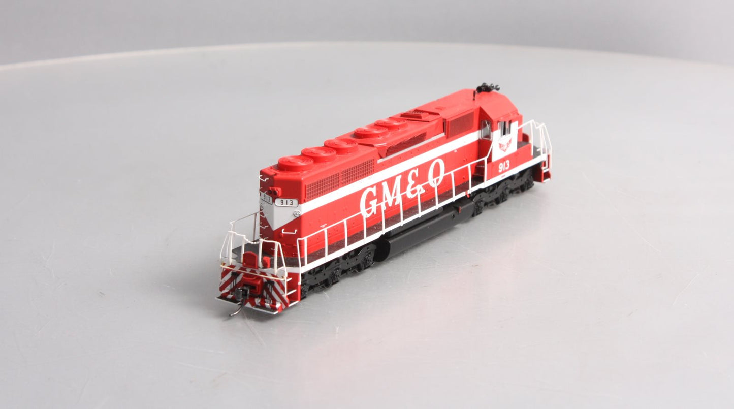 Athearn 86725 HO Gulf, Mobile & Ohio/Red & White SD40 Diesel Locomotive #913
