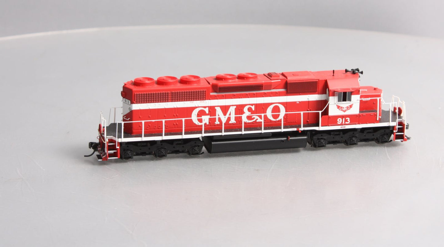 Athearn 86725 HO Gulf, Mobile & Ohio/Red & White SD40 Diesel Locomotive #913