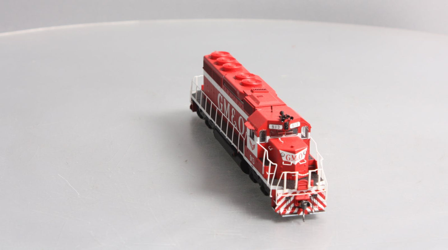 Athearn 86725 HO Gulf, Mobile & Ohio/Red & White SD40 Diesel Locomotive #913