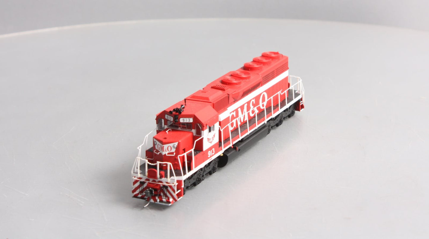 Athearn 86725 HO Gulf, Mobile & Ohio/Red & White SD40 Diesel Locomotive #913