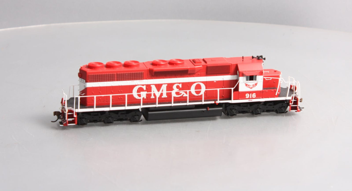 Athearn 86727 HO Gulf, Mobile & Ohio/Red & White SD40 Diesel Locomotive #916