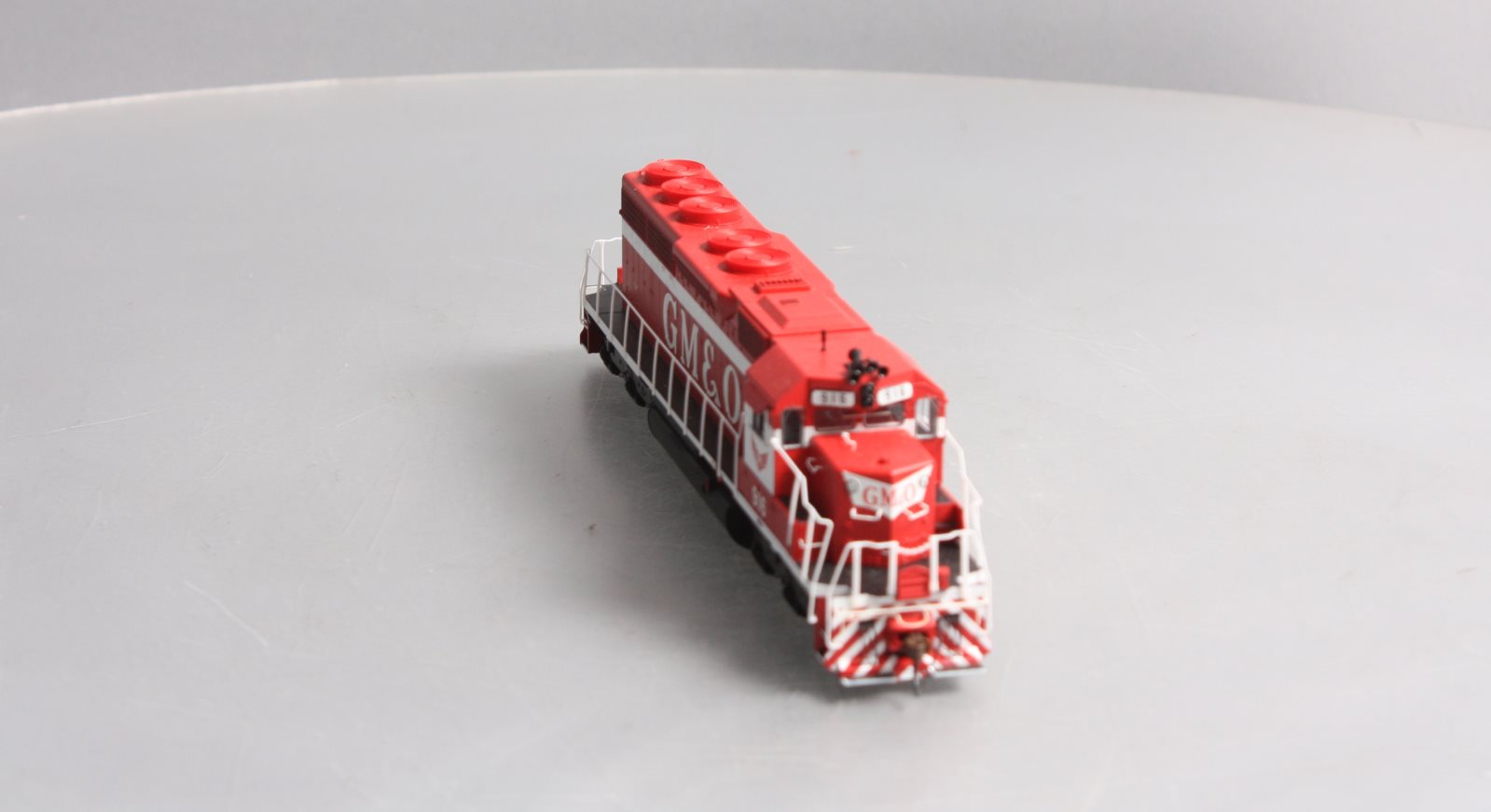Athearn 86727 HO Gulf, Mobile & Ohio/Red & White SD40 Diesel Locomotive #916