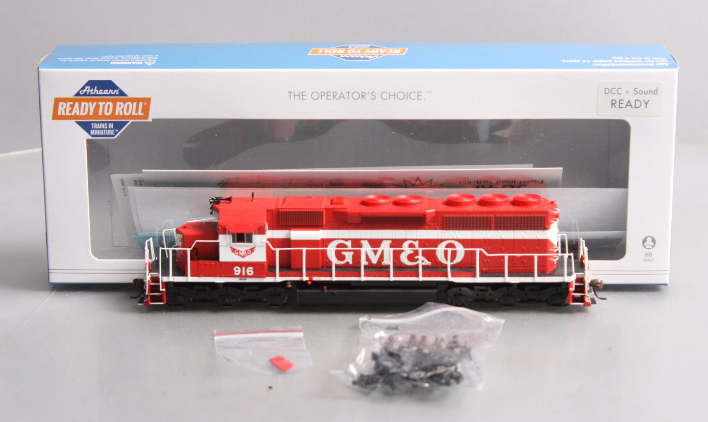 Athearn 86727 HO Gulf, Mobile & Ohio/Red & White SD40 Diesel Locomotive #916