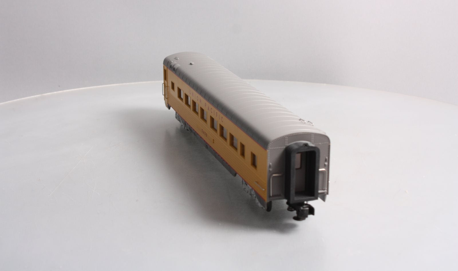 MTH 30-68112 O Union Pacific 60' Streamlined Coach Car #5408
