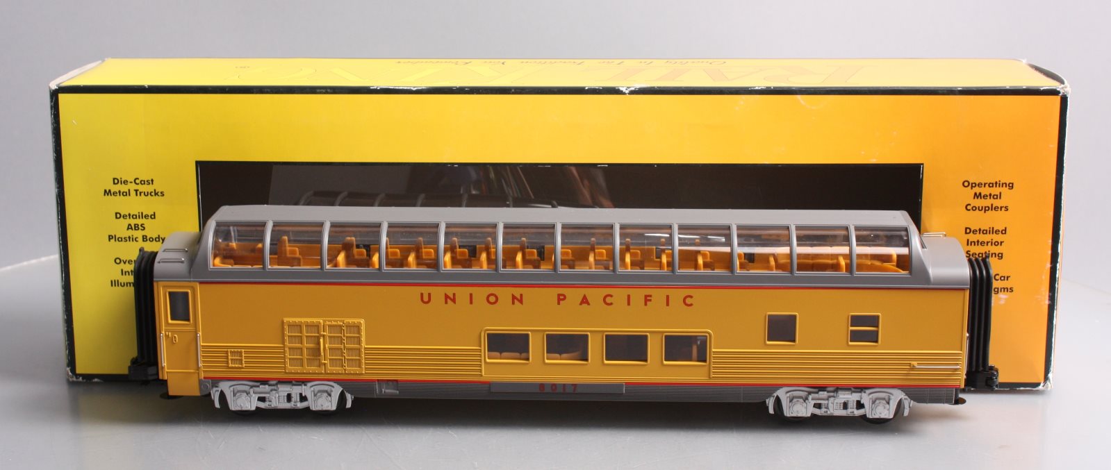 MTH 30-67824 Union Pacific 60' Streamlined ABS Full-Length Vista Dome Car