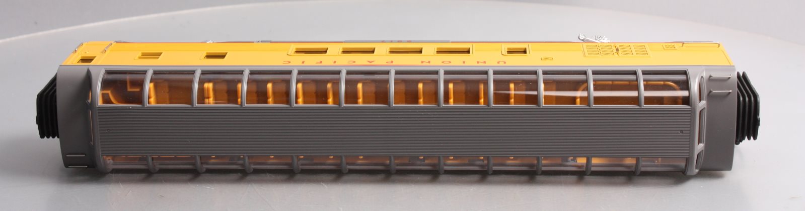 MTH 30-67824 Union Pacific 60' Streamlined ABS Full-Length Vista Dome Car