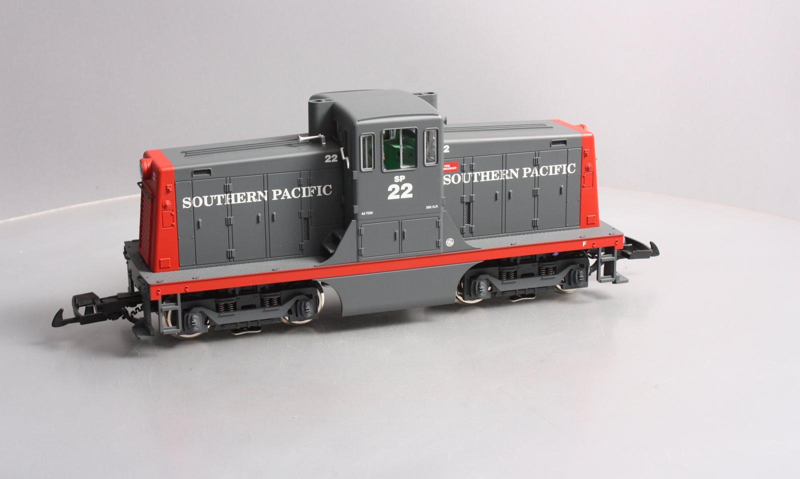 USA Trains R22158 G Scale Southern Pacific 44 Tonner Diesel Locomotive #22 LN/Box
