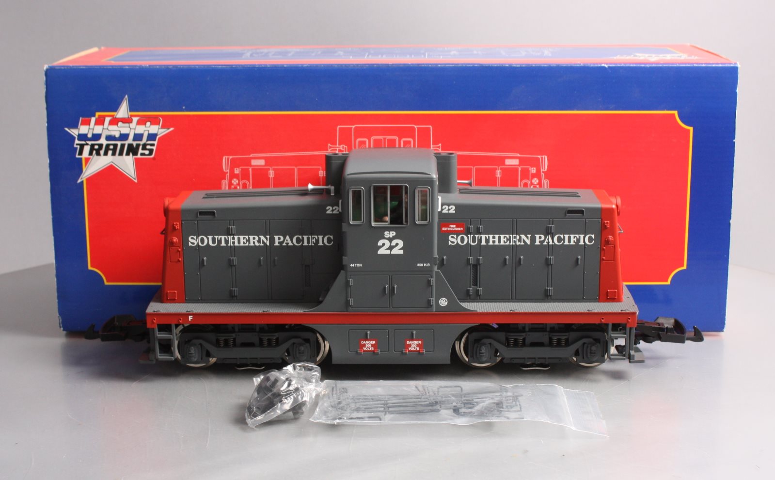 USA Trains R22158 G Scale Southern Pacific 44 Tonner Diesel Locomotive #22 LN/Box