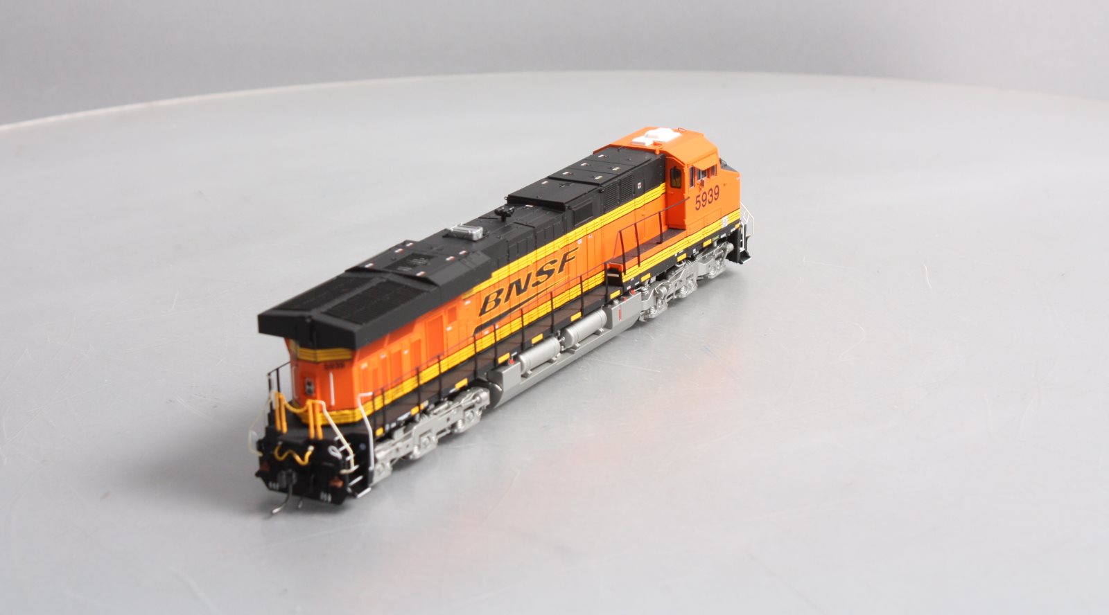 Athearn G83081 HO Scale BNSF ES44AC w/PTC Diesel Locomotive #5939