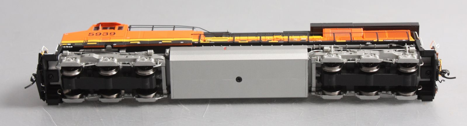 Athearn G83081 HO Scale BNSF ES44AC w/PTC Diesel Locomotive #5939
