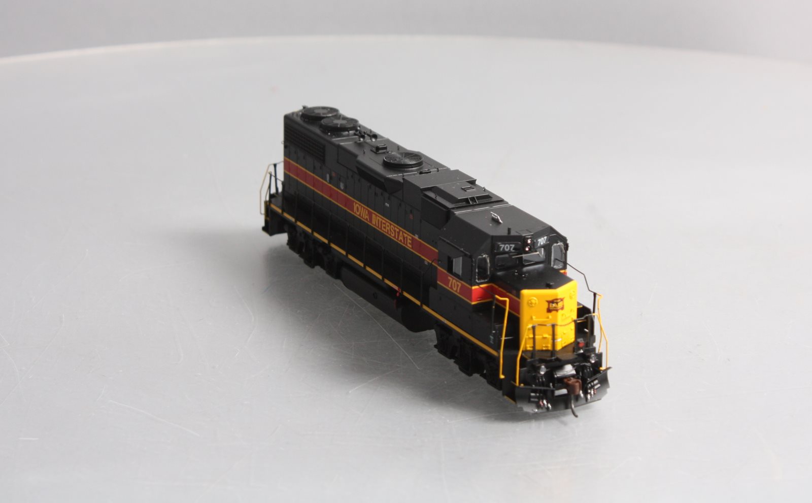 Athearn G40737 HO Scale Iowa Interstate GP38-2 Phase I