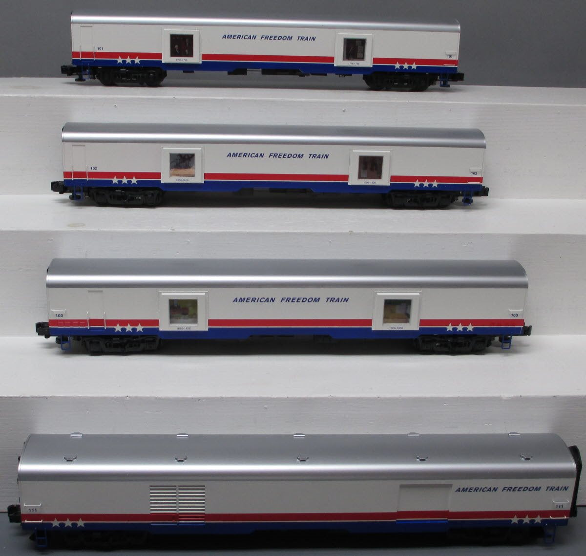 Lionel 6-83111 O American Freedom Train 21'' Passenger #101-103, 111 (Set of 4)