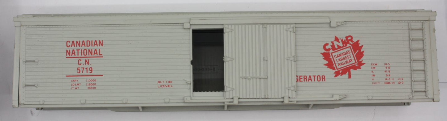 Lionel 5719-1 Gray/Red "Canadian National #5719" Refrigerator Boxcar-No Trucks