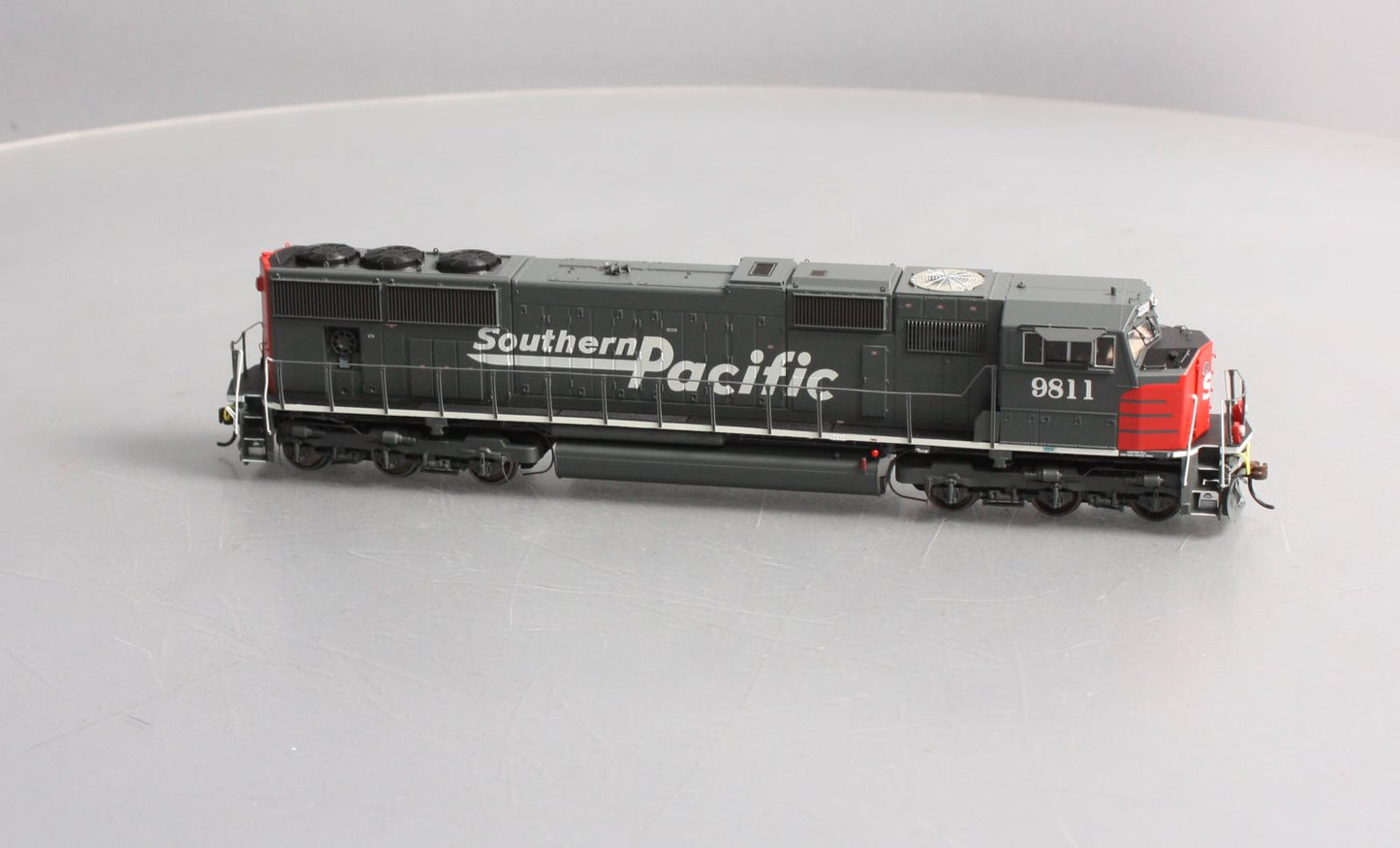 Athearn G70622 HO Southern Pacific SD70M Diesel Locomotive w/DCC & Sound #9811