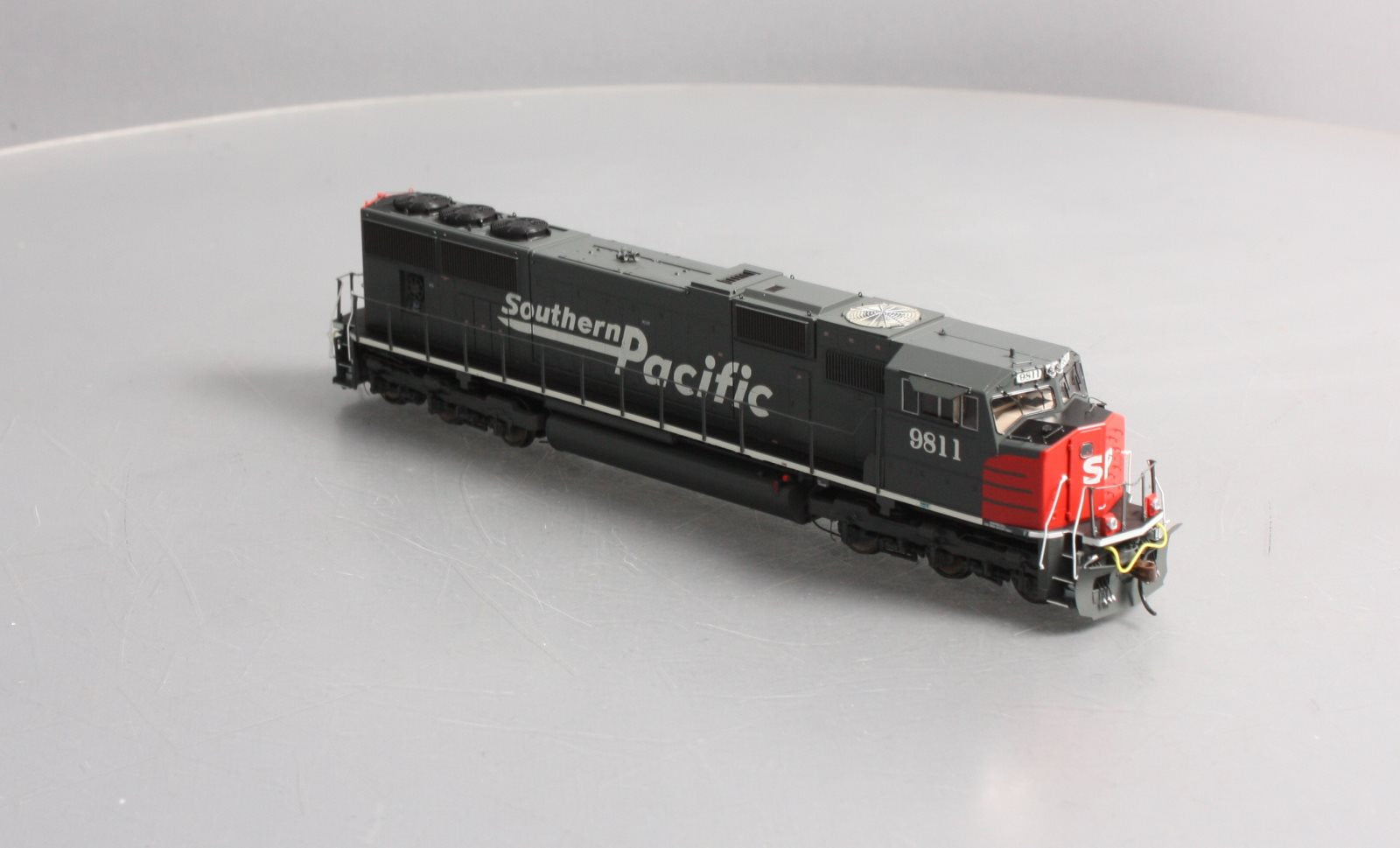 Athearn G70622 HO Southern Pacific SD70M Diesel Locomotive w/DCC & Sound #9811