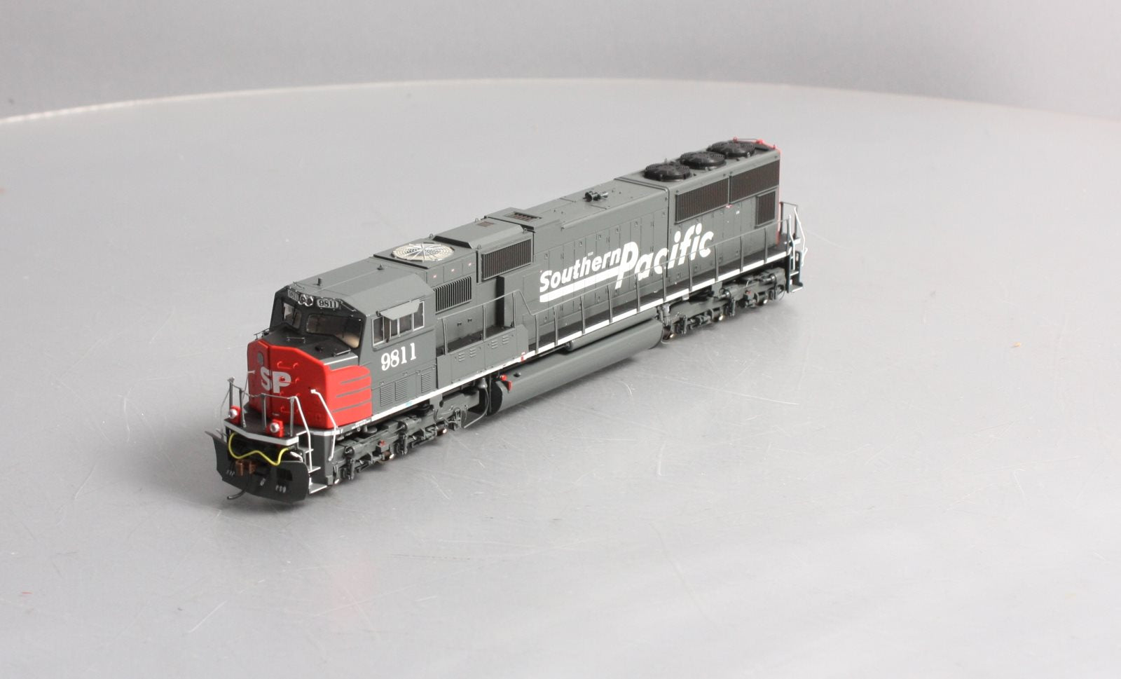 Athearn G70622 HO Southern Pacific SD70M Diesel Locomotive w/DCC & Sound #9811