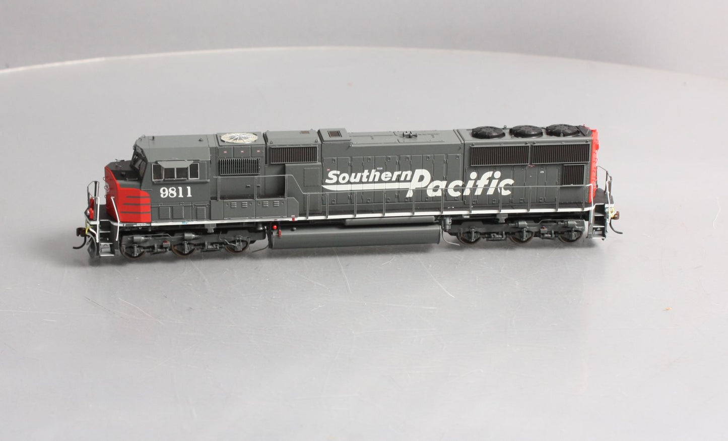 Athearn G70622 HO Southern Pacific SD70M Diesel Locomotive w/DCC & Sound #9811