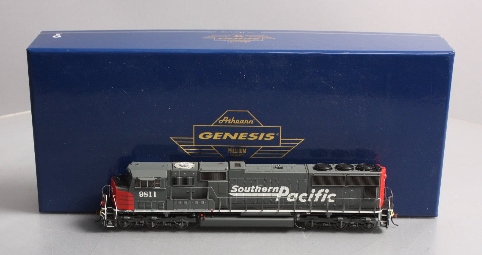 Athearn G70622 HO Southern Pacific SD70M Diesel Locomotive w/DCC & Sound #9811