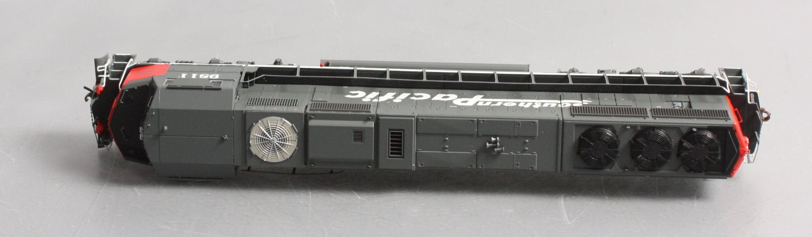 Athearn G70622 HO Southern Pacific SD70M Diesel Locomotive w/DCC & Sound #9811
