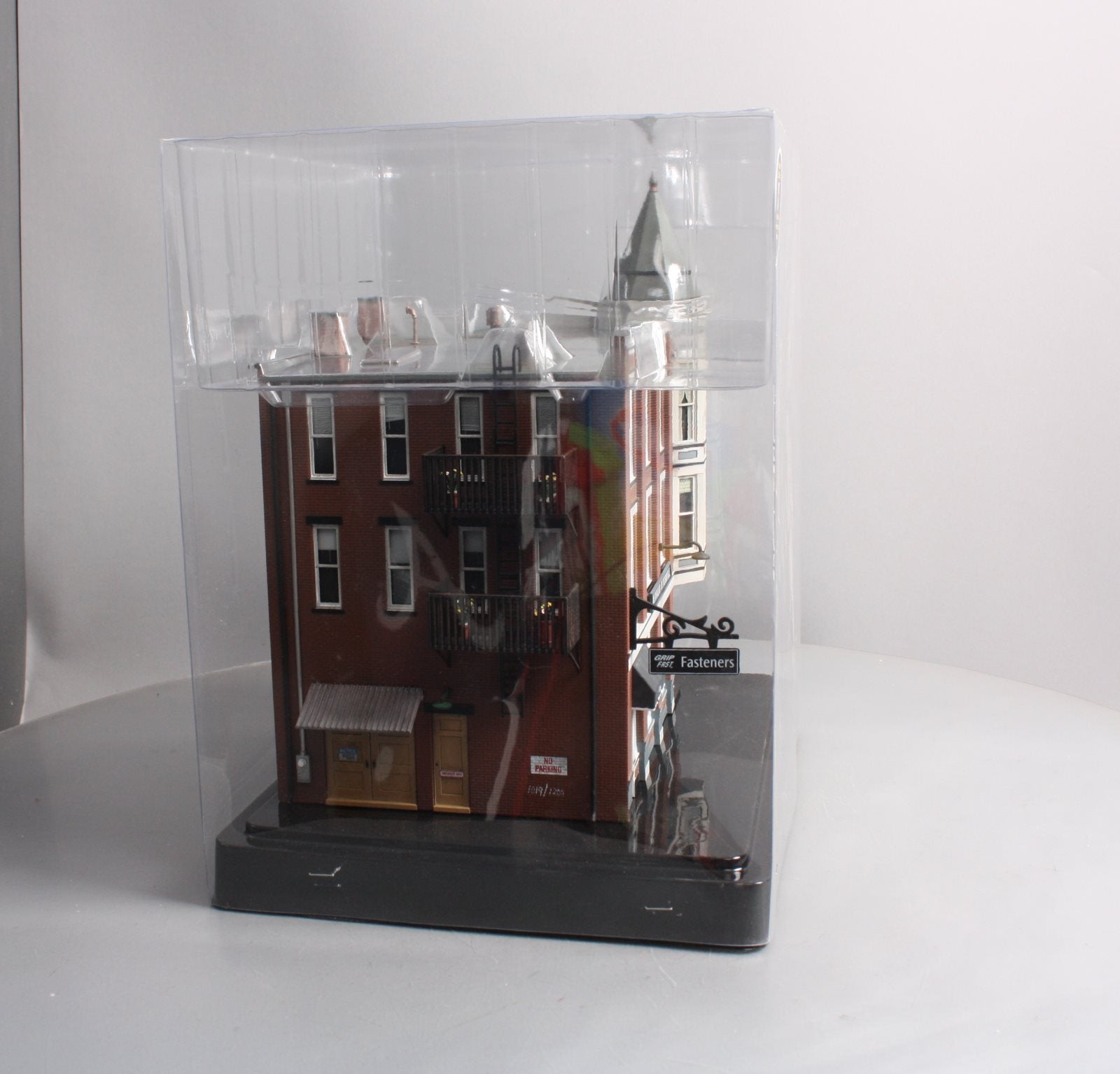 Menards BR5827 O Scale Menards Mercantile MT/Box